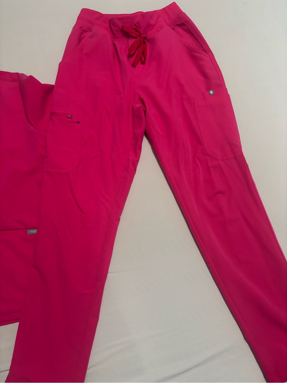 FIGS-Shocking pink scrub set - Picture 5 of 5
